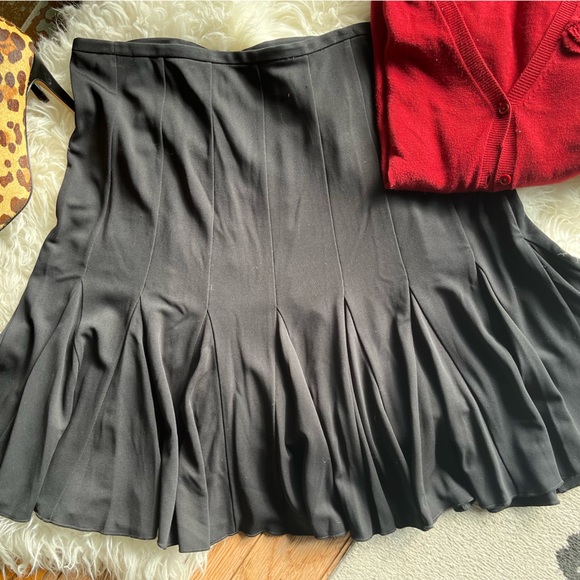 Versatile black flared skirt by Express - Picture 2 of 4